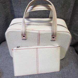 Women's Unbranded White With Pink Stitching Small Handled Full Zip Makeup Bag